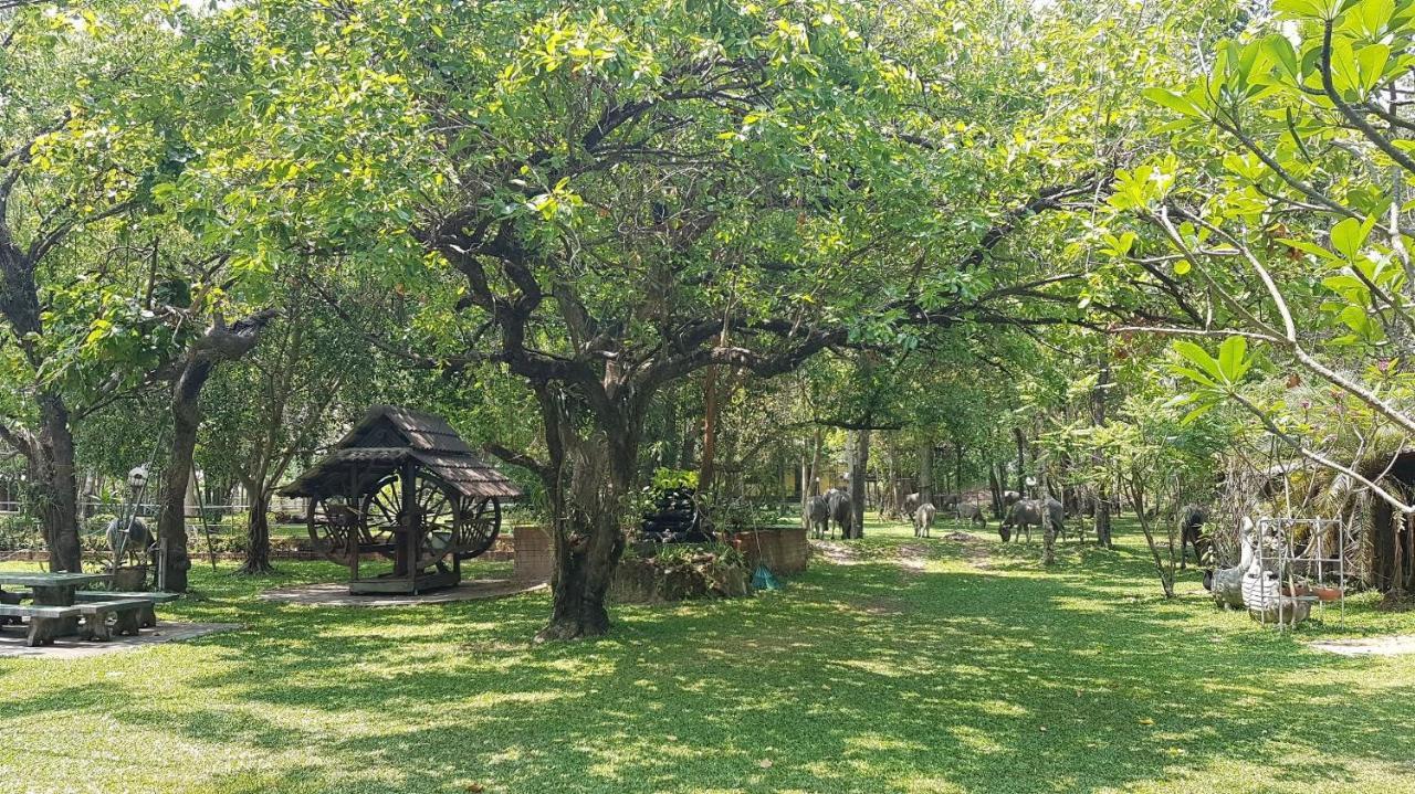 Отель Isaan Perazim Park Ройет Экстерьер фото