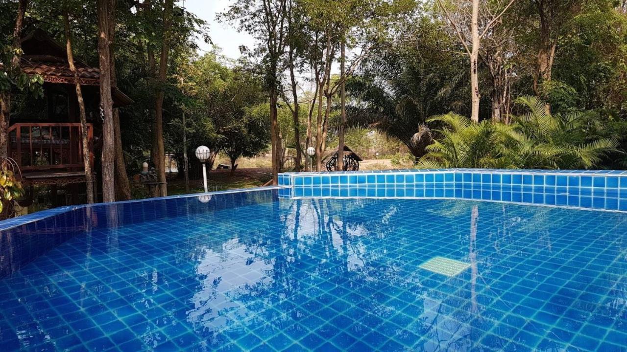 Отель Isaan Perazim Park Ройет Экстерьер фото