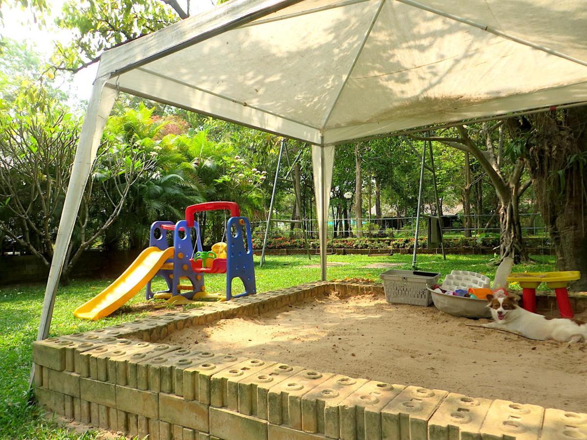 Отель Isaan Perazim Park Ройет Экстерьер фото